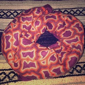 Unique 60s/70s print scarf